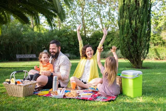 Consejos del Dr. Santiago Mera, cirujano digestivo en Málaga, para cuidar salud digestiva en primavera